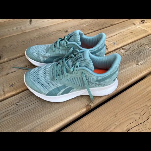 Women’s Reebok size 6 - Picture 3 of 4